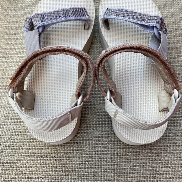 Teva Flatform metallic sandals size US 8 - Picture 5 of 5